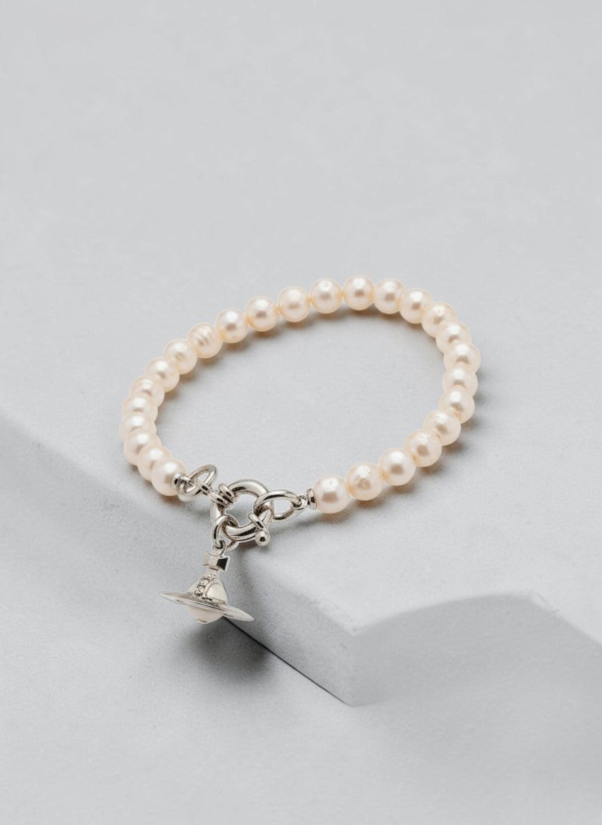 VIVIENNE WESTWOOD Aleksa Bracelet | Baroque Pearl – Estrelle Bridal