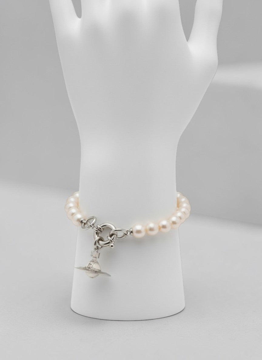 VIVIENNE WESTWOOD Aleksa Bracelet | Baroque Pearl – Estrelle Bridal