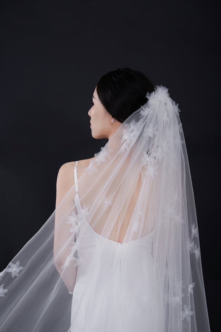 Hand made 3D flower long wedding veil, full volume and luxury